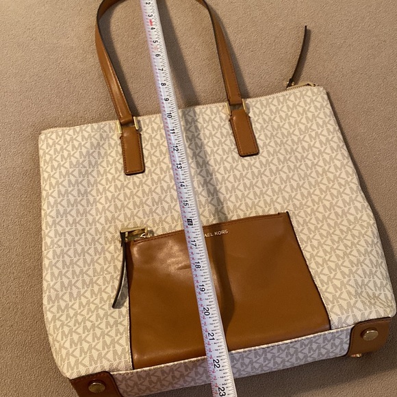 Michael’s Kors Purse! - Picture 10 of 11